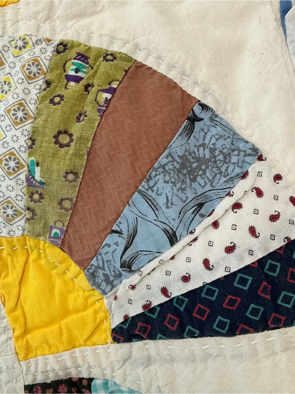 Vintage hand stitched 1930s/40s grandmother’s fan quilt 83 x 98 USA made